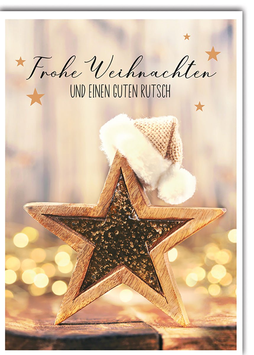 Weihnachtskarte Traditionell – Holzstern mit Mütze und goldenen Lichtern im Hintergrund