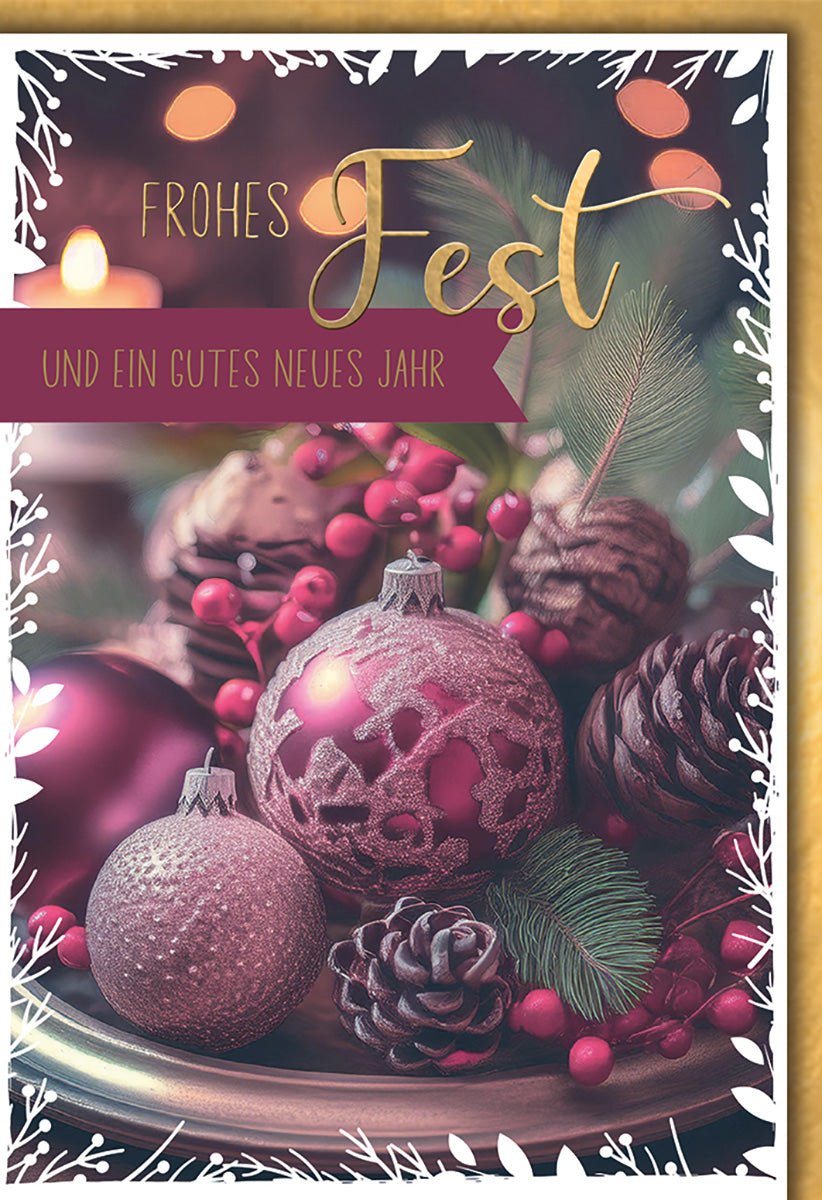 Weihnachtskarte Traditionell – Rote Kugeln mit Tannenzapfen und Kerzenlicht Vintage