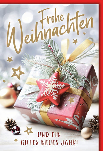 Weihnachtskarte Traditionell – Rotes Geschenk mit Schneeflocken und Tannenzweig