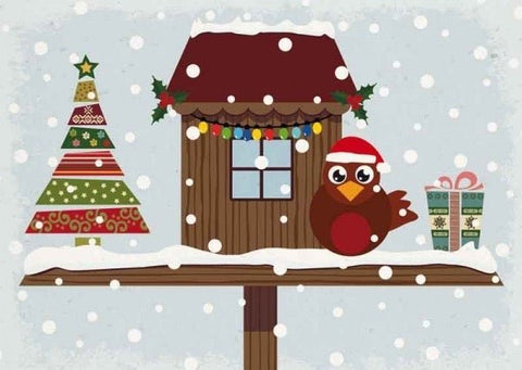 Weihnachtspostkarte: Eule im Vogelhaus mit Schnee, Tannenbaum & Geschenken - Festliche Winterstimmung voller Gemütlichkeit & Dekoration