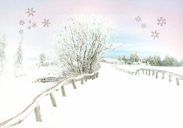 Weihnachtspostkarte Winterzauber: Eingeschneite Landschaft für festliche Grüße