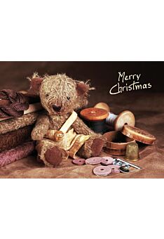 Weihnachtspostkarte Teddybär mit Hose: Merry Christmas