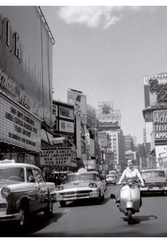 Postkarte schwarz weiß: New York Scooter