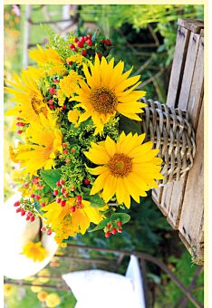 Fotogrußkarte Blumen Strauß mit Sonnenblumen im Korb