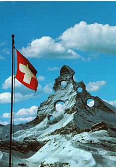 Witzige Postkarte Schweiz Löcher Berg