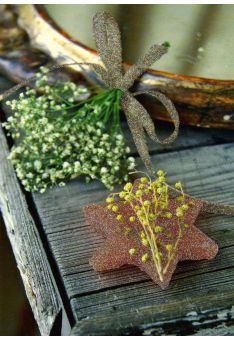 Weihnachtspostkarte Herz und Blumen Tisch ohne Text