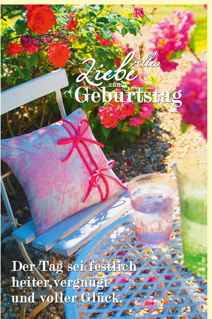 Geburtstagskarte Sommer auf dem Land Stuhl mit Zierkissen, Tisch mit Gläsern, dahinter Blumen