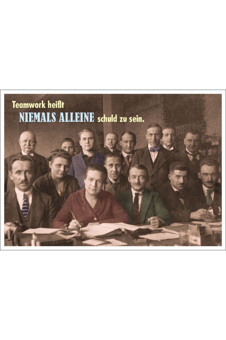 Postkarte Spruch humorvoll Teamwork heißt NIEMALS ALLEINE schuld zu sein