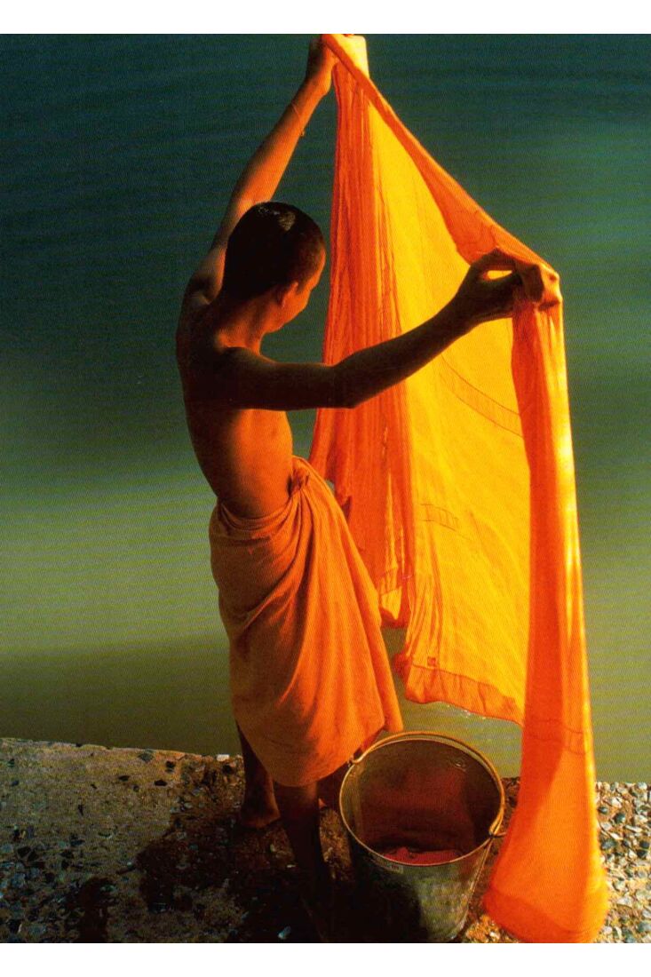 Postkarte spirituell: Monk Washing His Robe