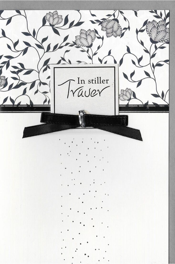 Trauerkarte Muster, mit aufgeblocktem Stanzteil und Schleife, mit Silberfolie