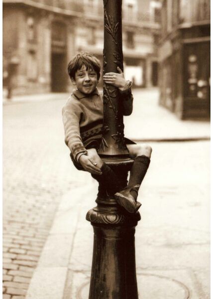 Postkarte im Retrostil Montmartre Boy