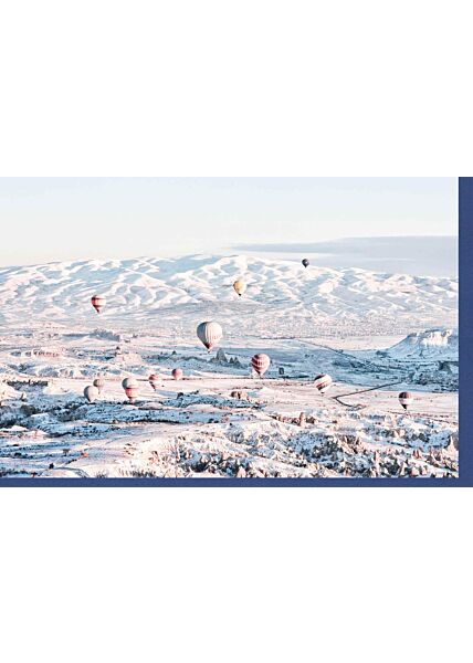 Weihnachtskarte neutral Winterlandschaft Schnee Berge und Heißluftballons