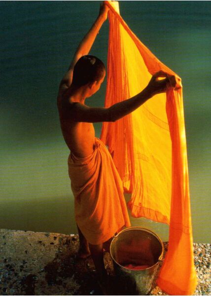 Postkarte spirituell: Monk Washing His Robe