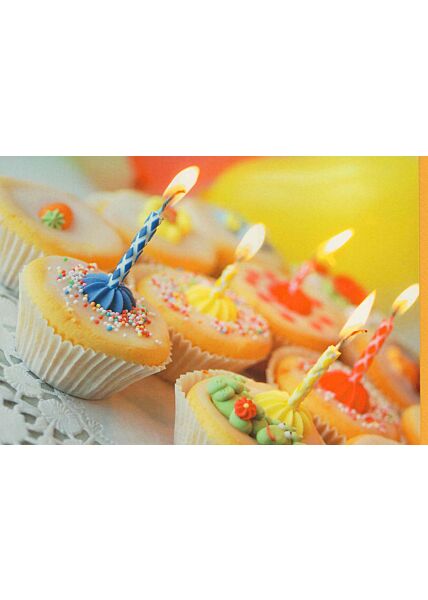 Geburtstagskarte ohne Text: Cupcakes mit Kerzen