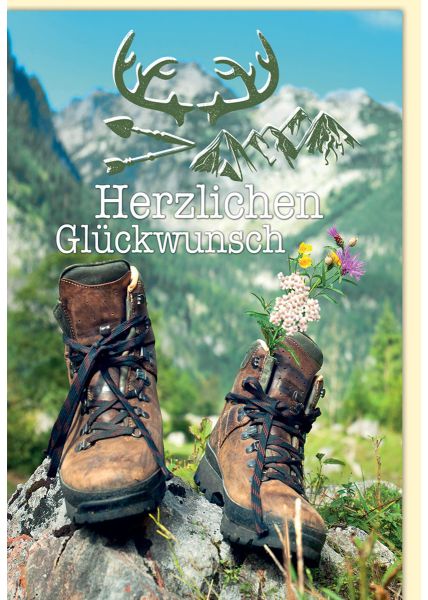 Glückwunschkarte zum Geburtstag - Bergschuhe mit Blumen und Hirschgeweih in den Bergen.